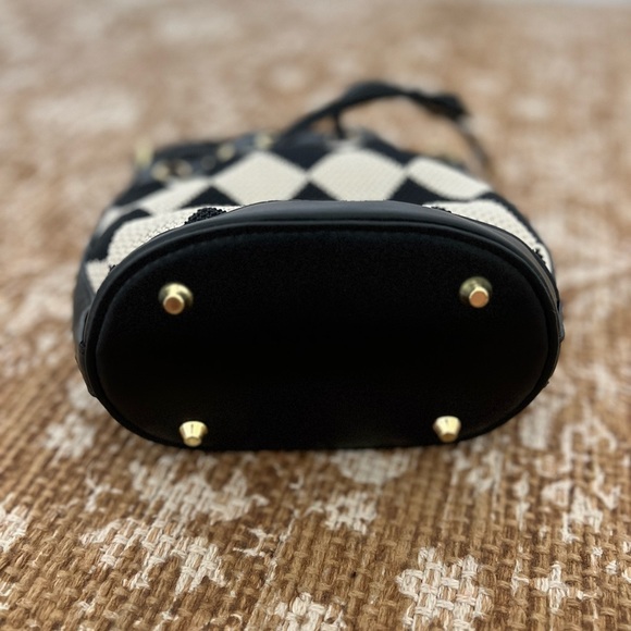 Checkered bucket bag - Picture 5 of 7